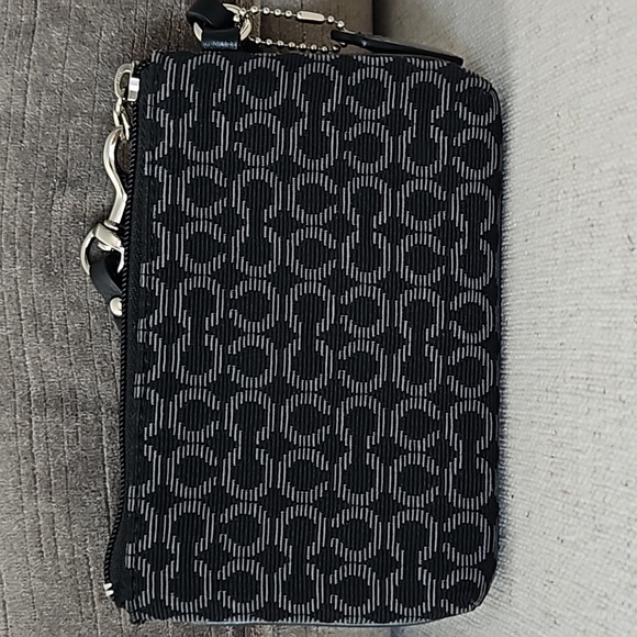Coach wristlet - Picture 2 of 9